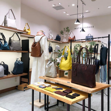 amyu02-380x380_54f07e16-3314-