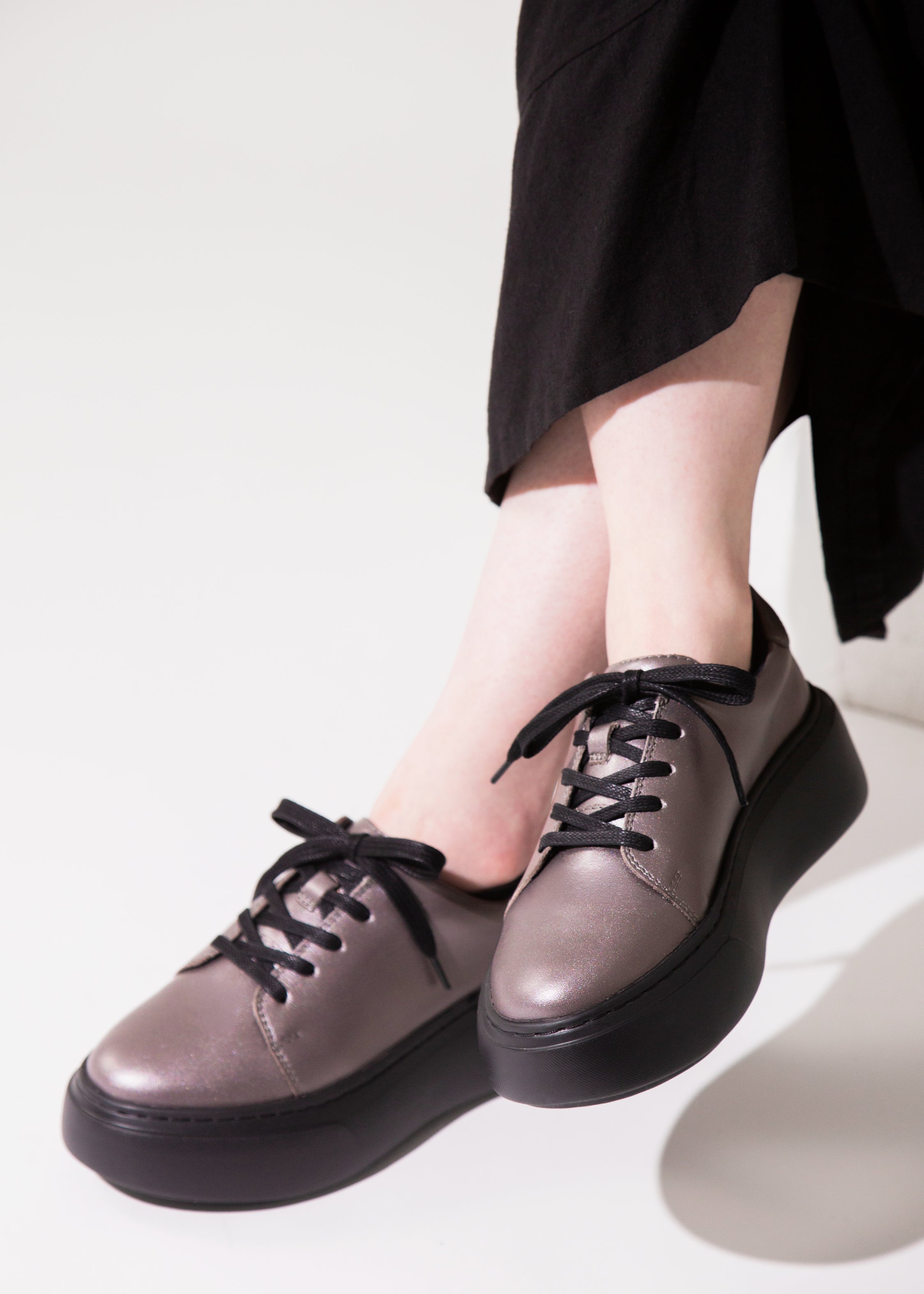 THE WALKER(METALLIC) No.004 PLATFORM – マザーハウス 公式サイト THE WALKER(METALLIC) No.004 PLATFORM – マザーハウス 公式サイト