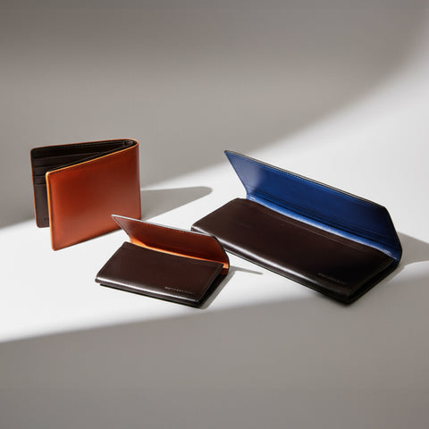 ２色使いのアンティーク。バイカラーの革小物