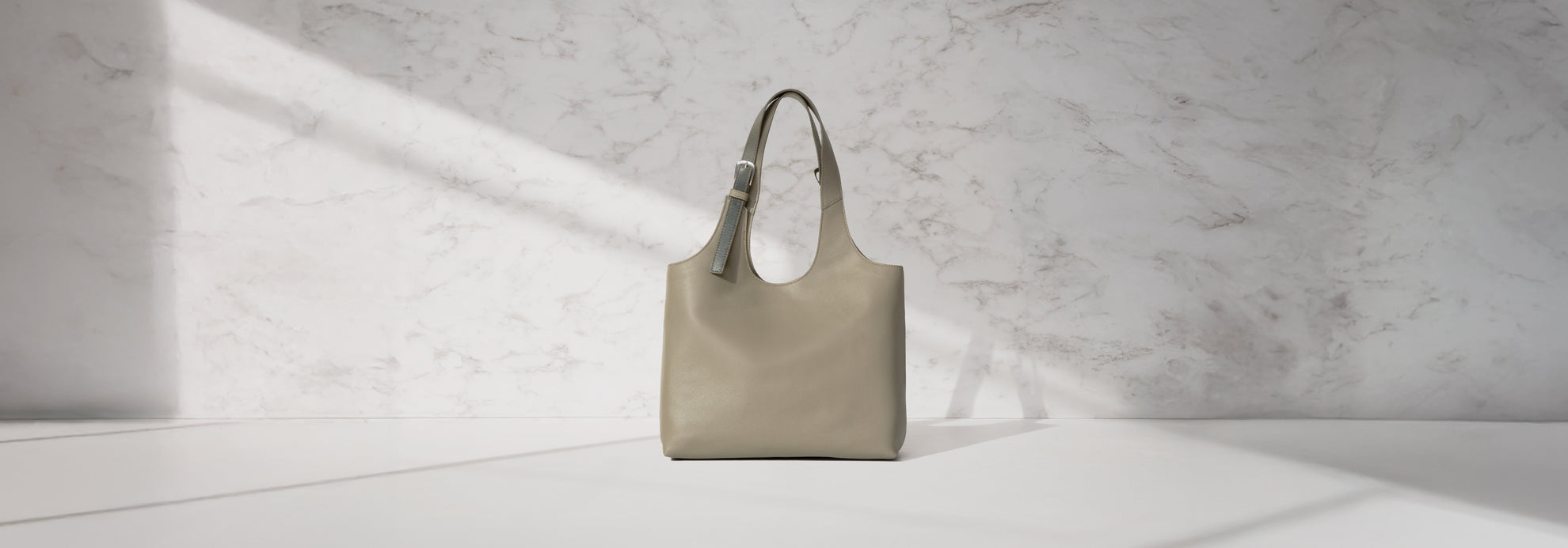 美品MOTHERHOUSE ブラック レザー トートバッグ ついに購入❗️マザーハウスの大人の味わいトートバッグ | 鞄紳士の