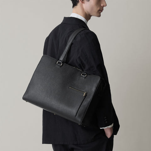 オンとオフ。どんなシーンにも馴染むトート