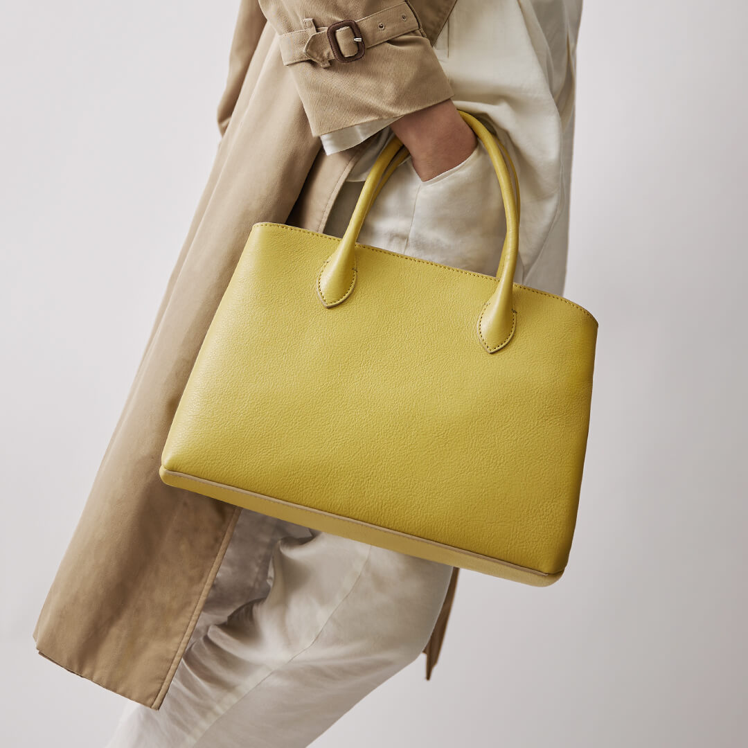 50代女性に人気の品よく持てる名作トートバッグは、マザーハウスのリン トート M