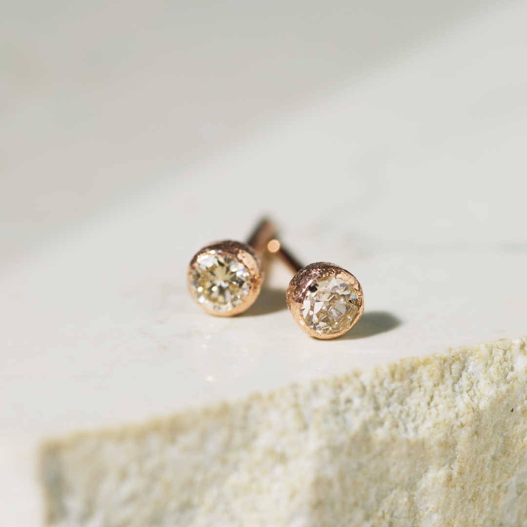 ひとつ星(Tataki)ピアス|ダイヤモンド ピアス K10 – マザーハウス ひとつ星(Tataki)ピアス|ダイヤモンド ピアス K10 – マザーハウス