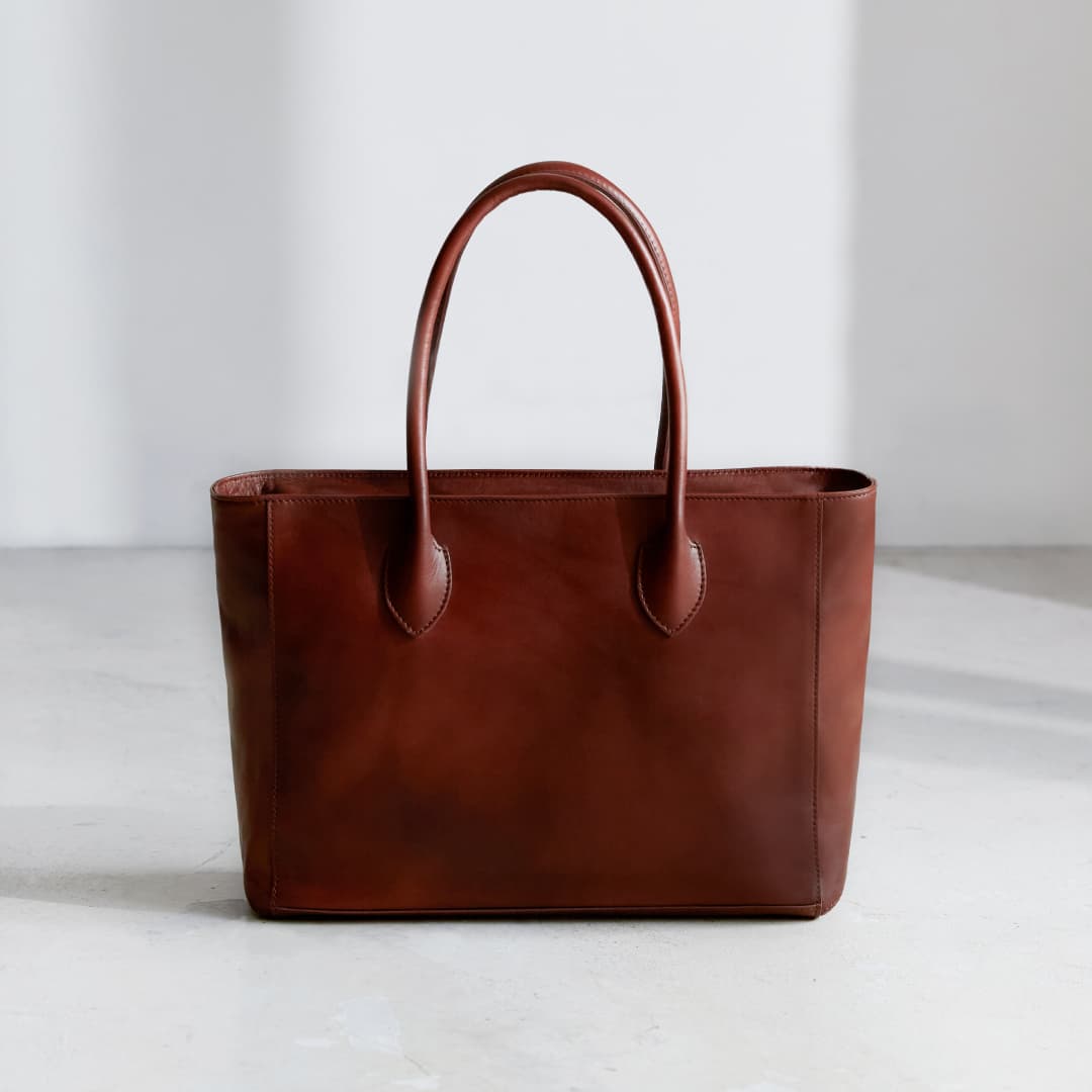 40代女性におすすめな人気の通勤バッグは、MOTHERHOUSEのアンティーク ボックス トート