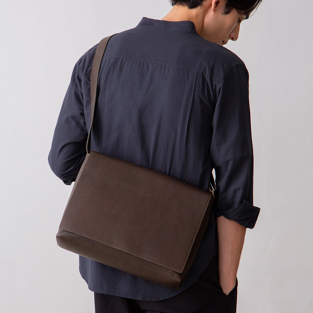 Grained Flap Shoulder