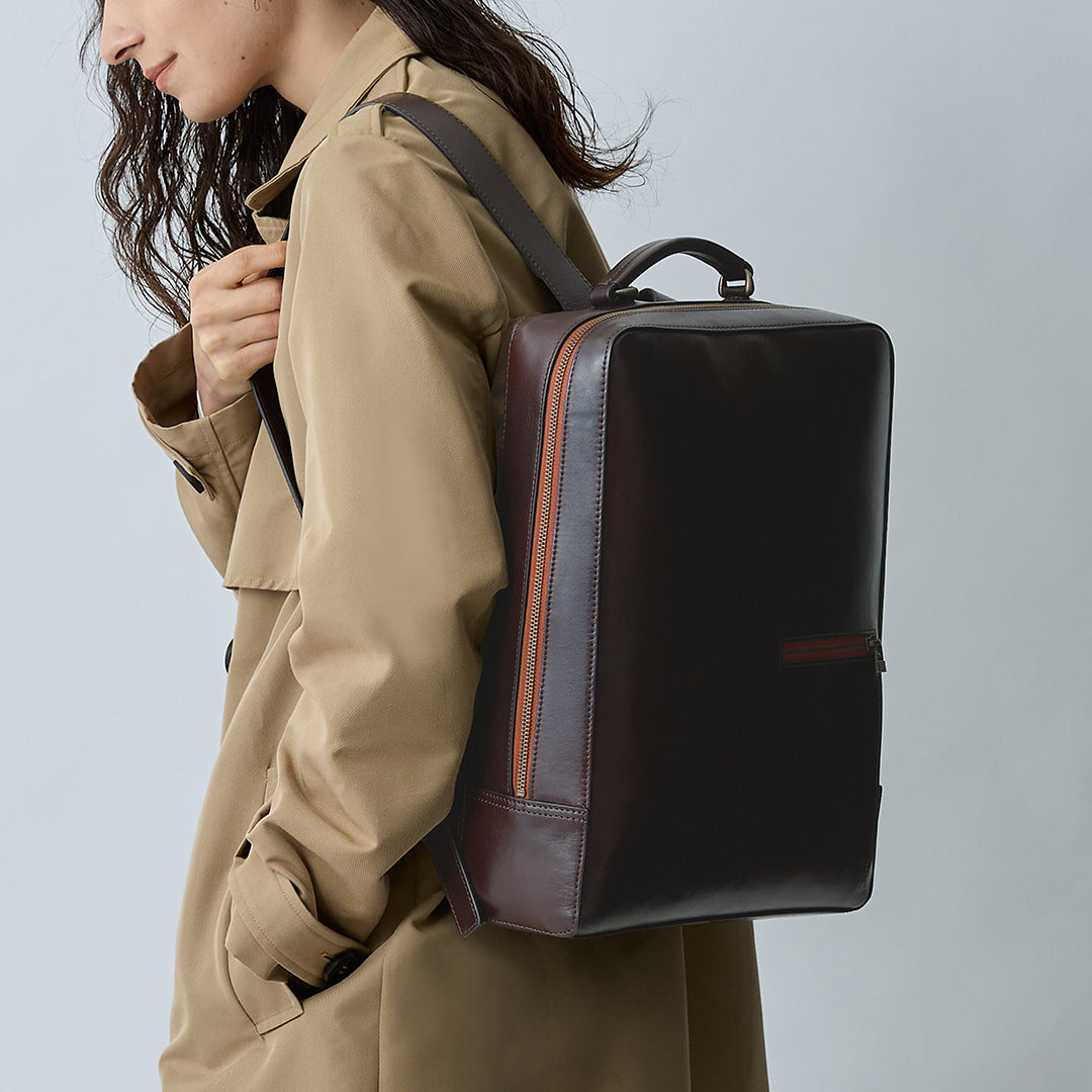 Antique Square Backpack Line Accent