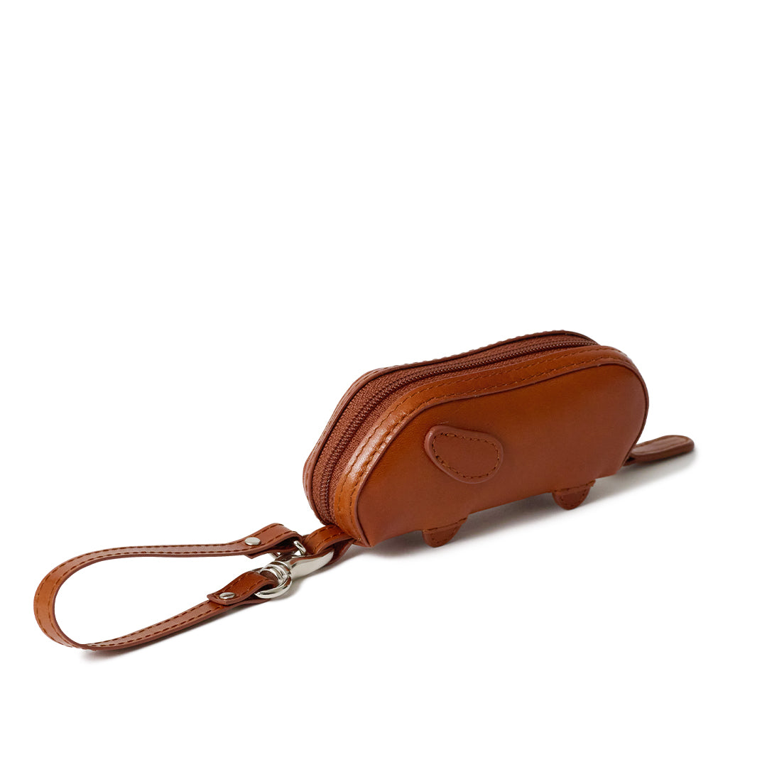 MOTHERHOUSE✨オールレザーメッセンジャーバッグ　ユニセックス　チャーム Wanchan Pouch Charm – マザーハウス 公式サイト