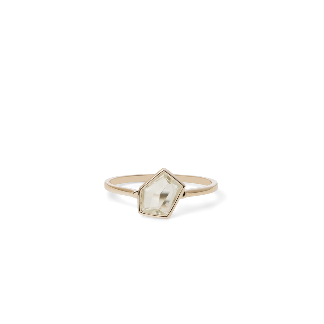 Pale Fancy Sapphire リング