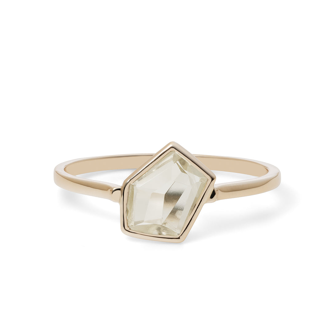 Pale Fancy Sapphire リング