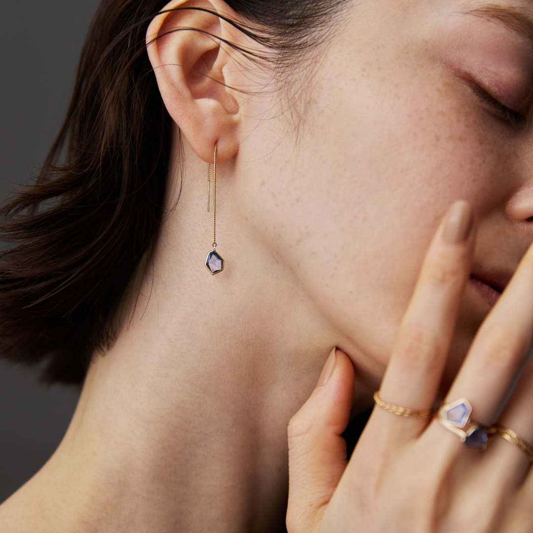 Pale Sapphire アメリカンピアス – マザーハウス 公式サイト Pale Sapphire アメリカンピアス – マザーハウス 公式サイト