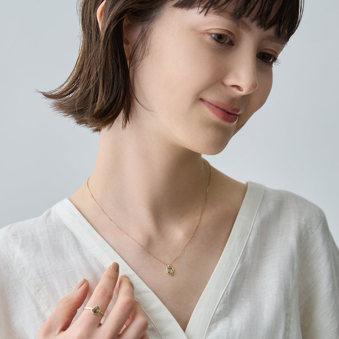 Pale Fancy Sapphire トップ｜ファンシーサファイア ネックレストップ