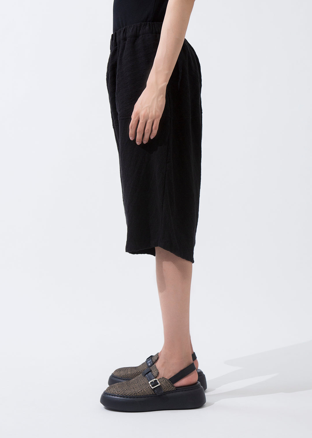 HUGYOURSKIN パンプキンフラップショーツ ブラック Yuragi Cropped Pants Dobby Gauze ユラギ クロップドパンツ
