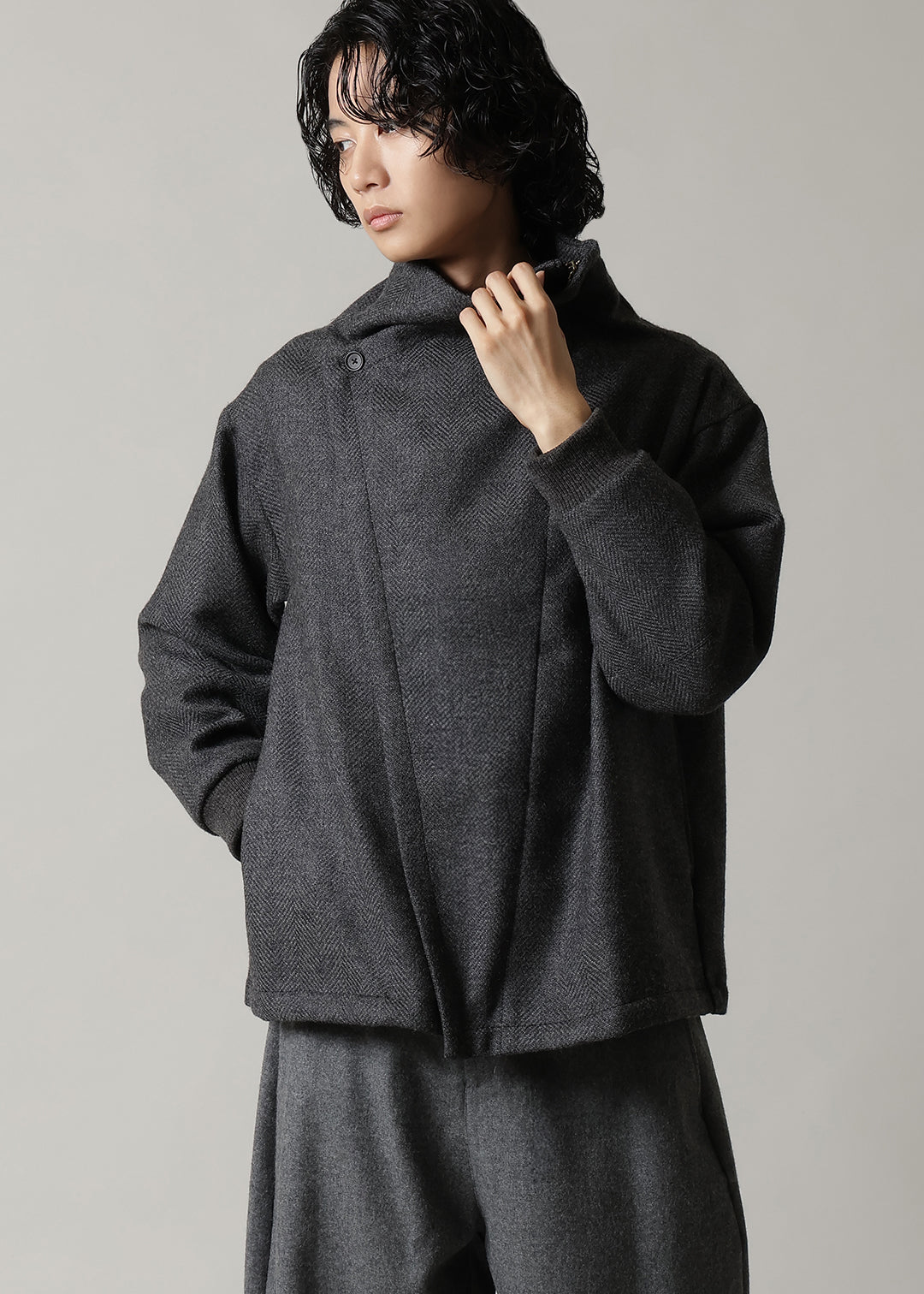 Nomad High Neck Drape BZ Modura