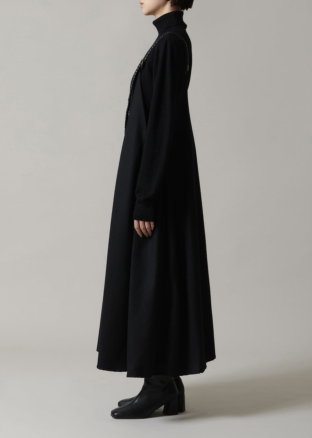 Xing Triangle One-piece Ornello