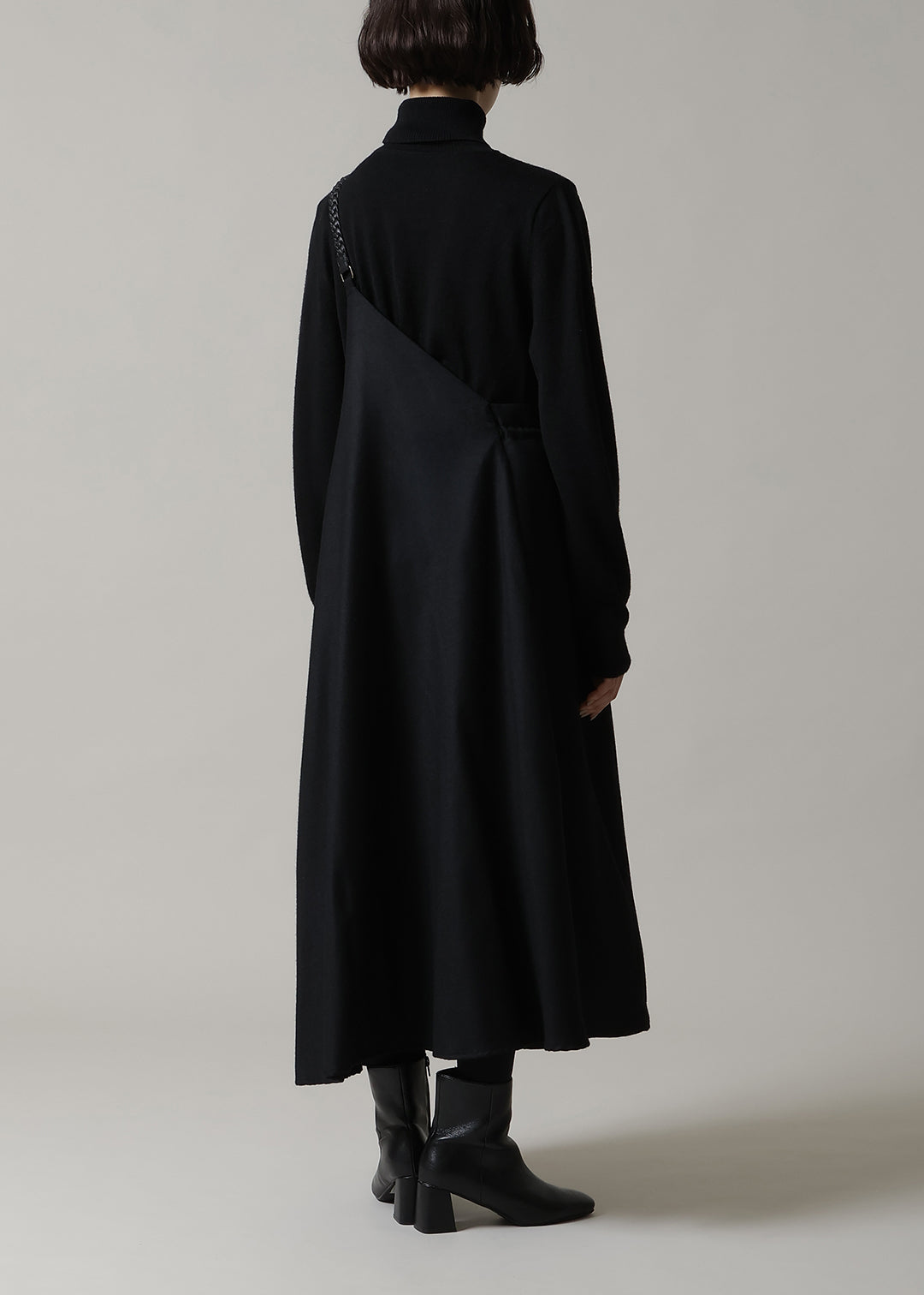 Xing Triangle One-piece Ornello