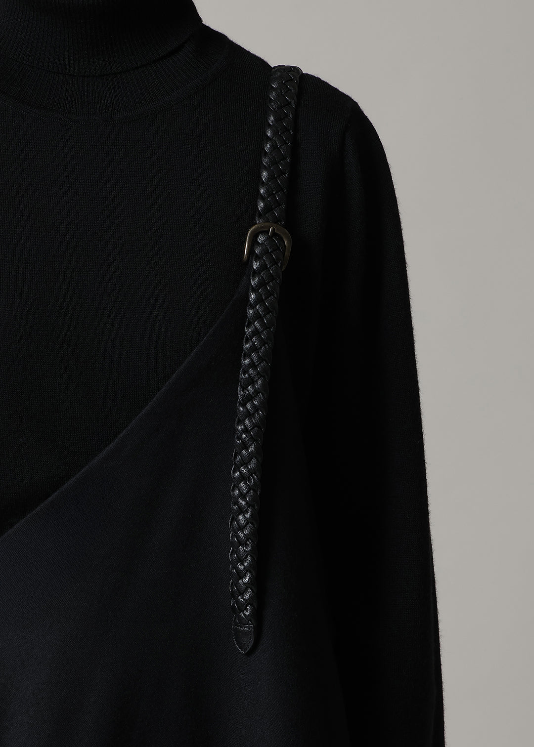 Xing Triangle One-piece Ornello