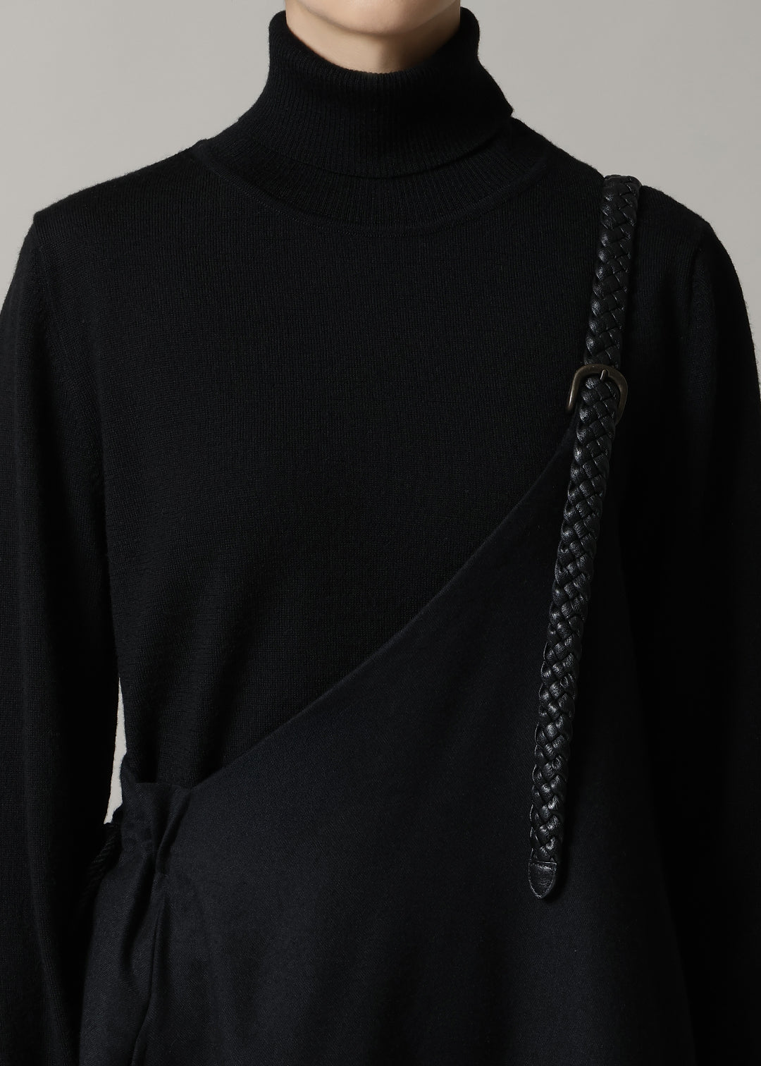 Xing Triangle One-piece Ornello